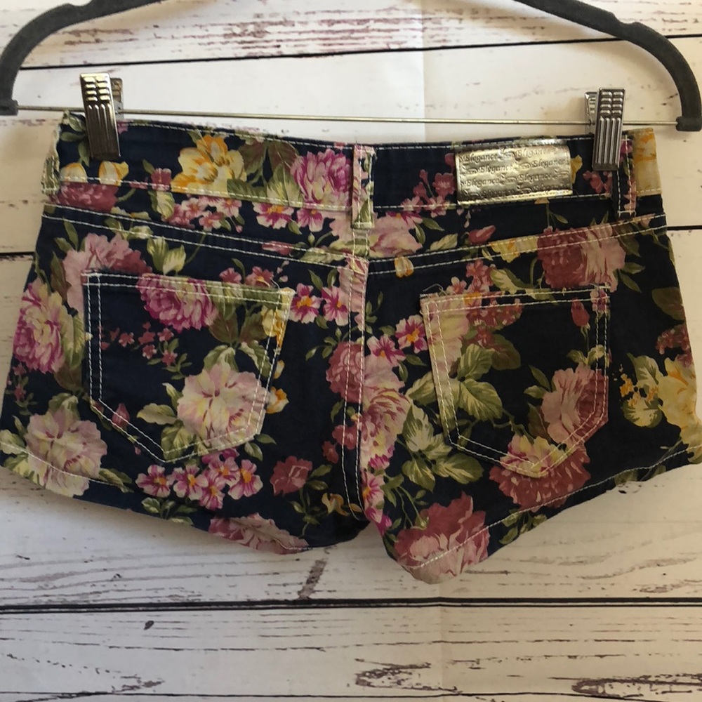 Pink Elegance floral short shorts - Picture 2 of 4